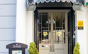 朱维尔斯宾客住宿酒店